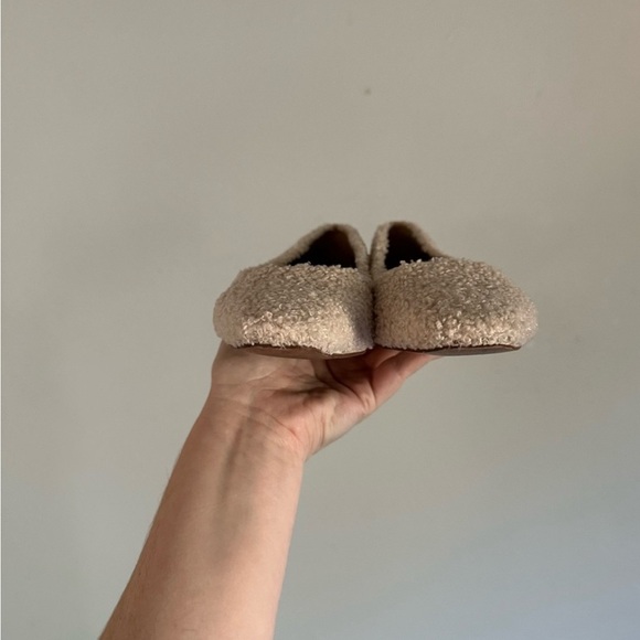 Ann Taylor cream flats - Picture 2 of 3